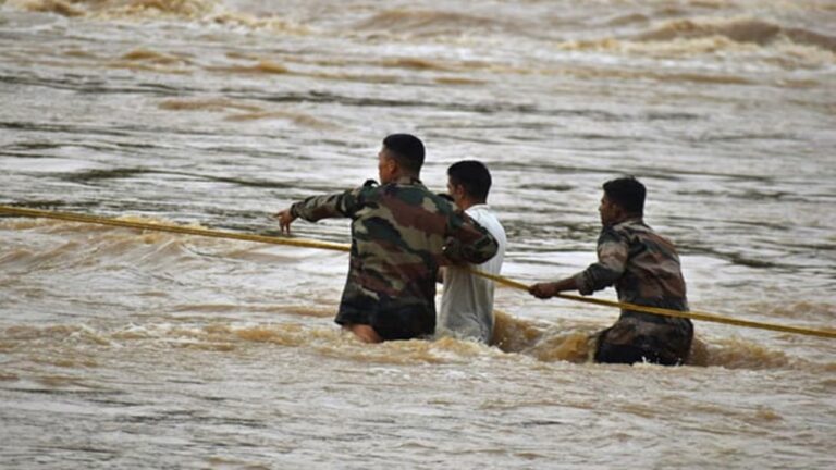 Himachal Pradesh: వరదలు, కొండచరియలు విరిగిపడిన ఘటనల్లో 13 మంది మృతి