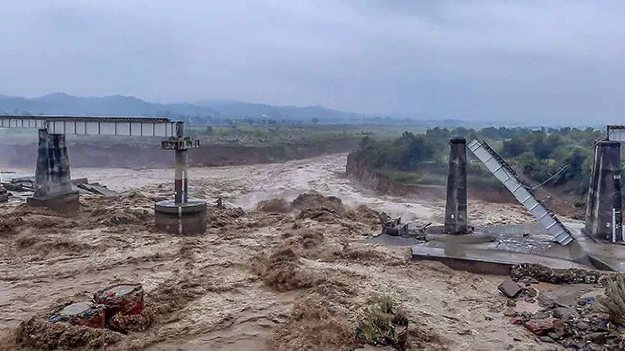 Himachal Pradesh Flash Floods: మెరుపు వరదలు.. ఇప్పటి వరకు 19 మంది మృతి