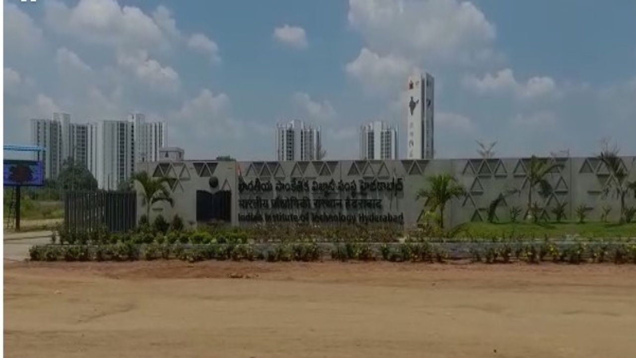 Hyderabad IIT Student Incident: కంది ఐఐటీలో విద్యార్థి అనుమానాస్పద మృతి