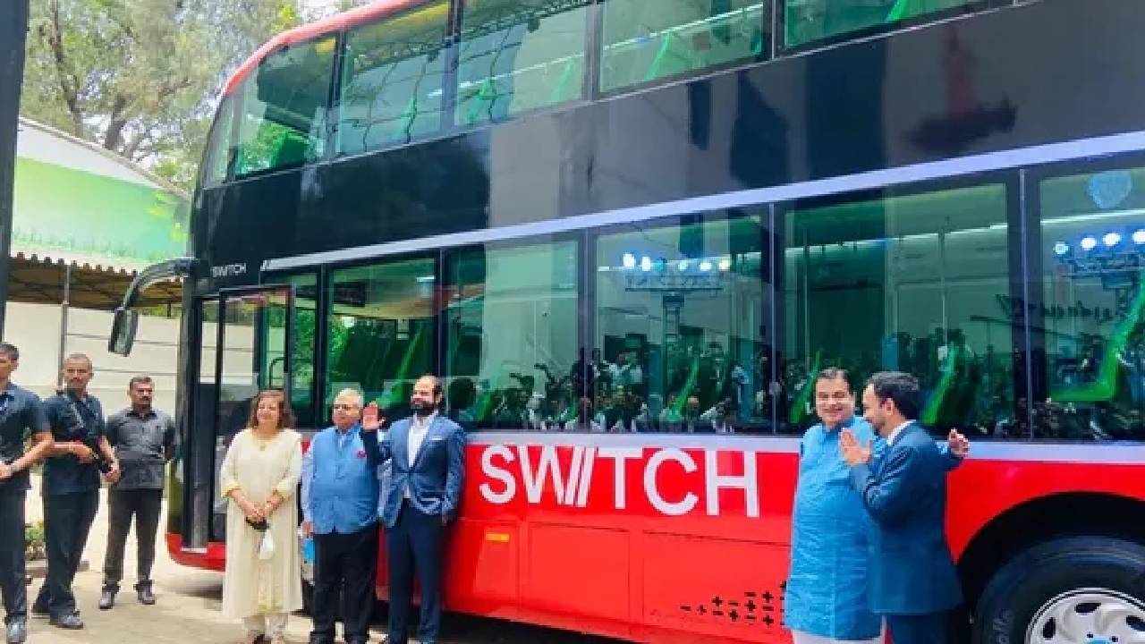 First Electric Double-Decker Bus: ఇండియాలో తొలి ఈవీ డబుల్ డెక్కర్ బస్.. ఆవిష్కరించిన గడ్కరీ