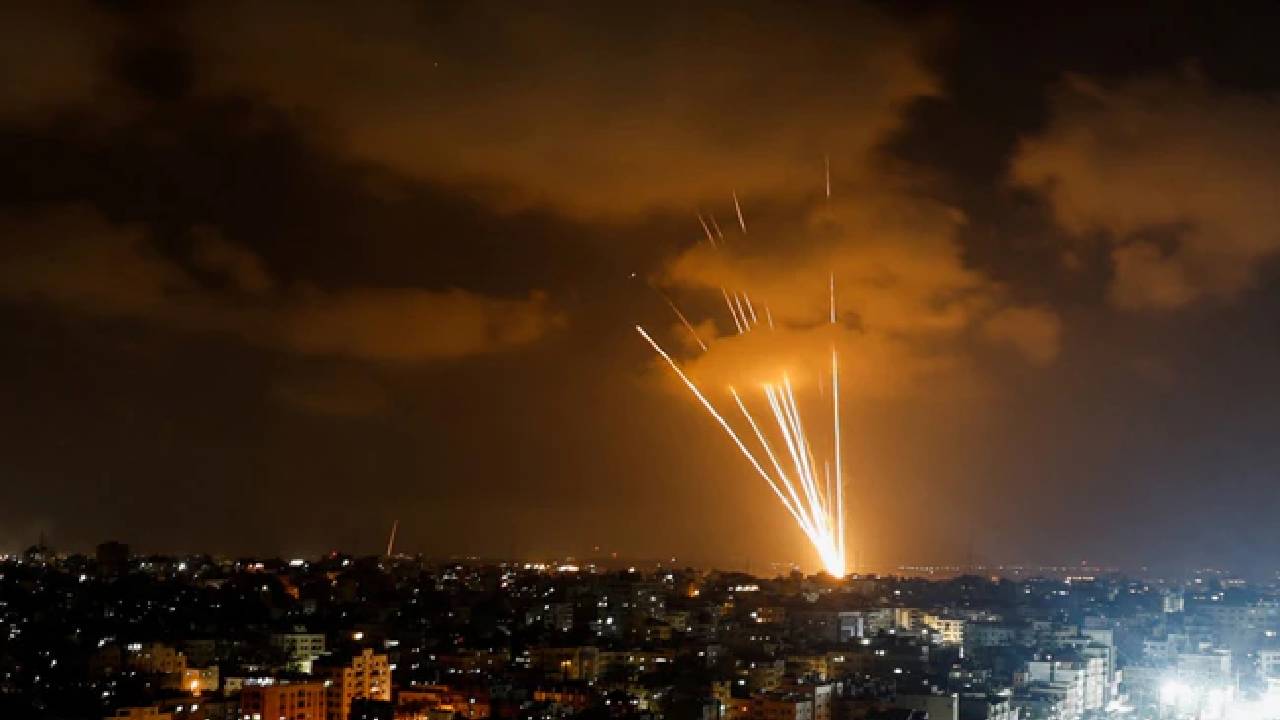 Israel-Gaza Conflict: గాజాపై విరుచుకుపడుతున్న ఇజ్రాయిల్.. రెండో రోజు వైమానిక దాడులు