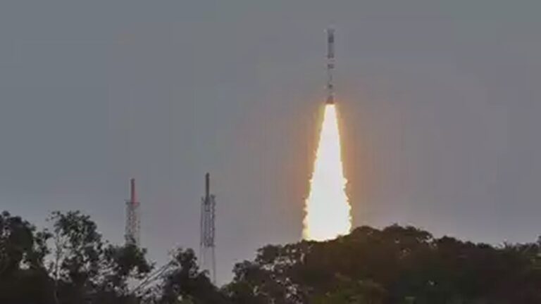 ISRO: ఎస్ఎస్ఎల్వీ రాకెట్ ప్రయోగంలో సాంకేతిక లోపం.. ఇంకా అందని డేటా
