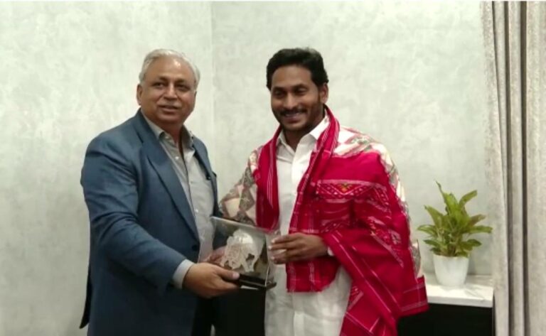CM JaganmohanReddy: జగన్‌ని కలిసిన టెక్‌ మహీంద్ర ఎండీ, సీఈవో