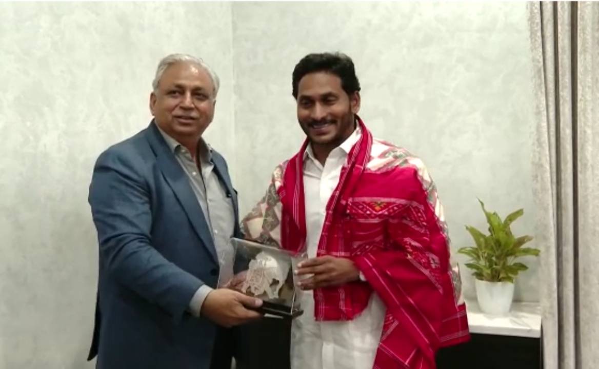 CM JaganmohanReddy: జగన్‌ని కలిసిన టెక్‌ మహీంద్ర ఎండీ, సీఈవో