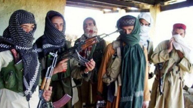 Jammu Kashmir: నాన్ లోకల్స్ పై ఉగ్రవాదుల గ్రెనెడ్ దాడి.. ఒకరి మృతి