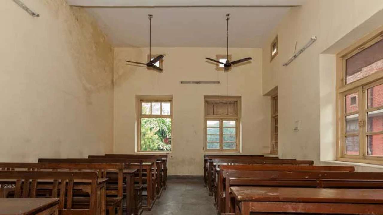 Math Teacher Thrashed By Students: తక్కువ మార్కులు ఇచ్చిన మాథ్స్ టీచర్.. చెట్టుకట్టేసి చితకబాదిన విద్యార్థులు