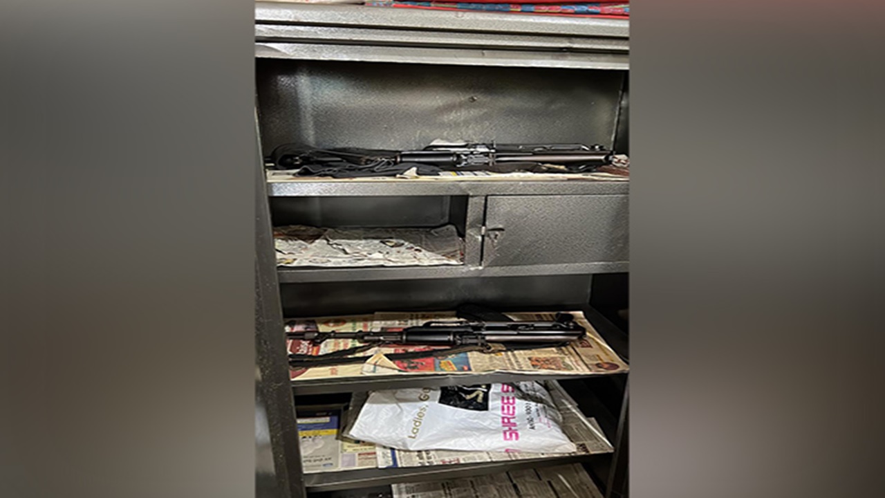 Jharkhand illegal mining case:  సీఎం సన్నిహిత నేత ఇంట్లో ఏకే-47 రైఫిళ్లు స్వాధీనం