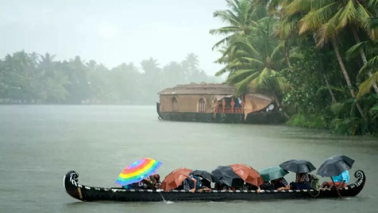 Kerala: కేరళలో భారీ వర్షాలు.. 8 జిల్లాలకు రెడ్ అలెర్ట్.