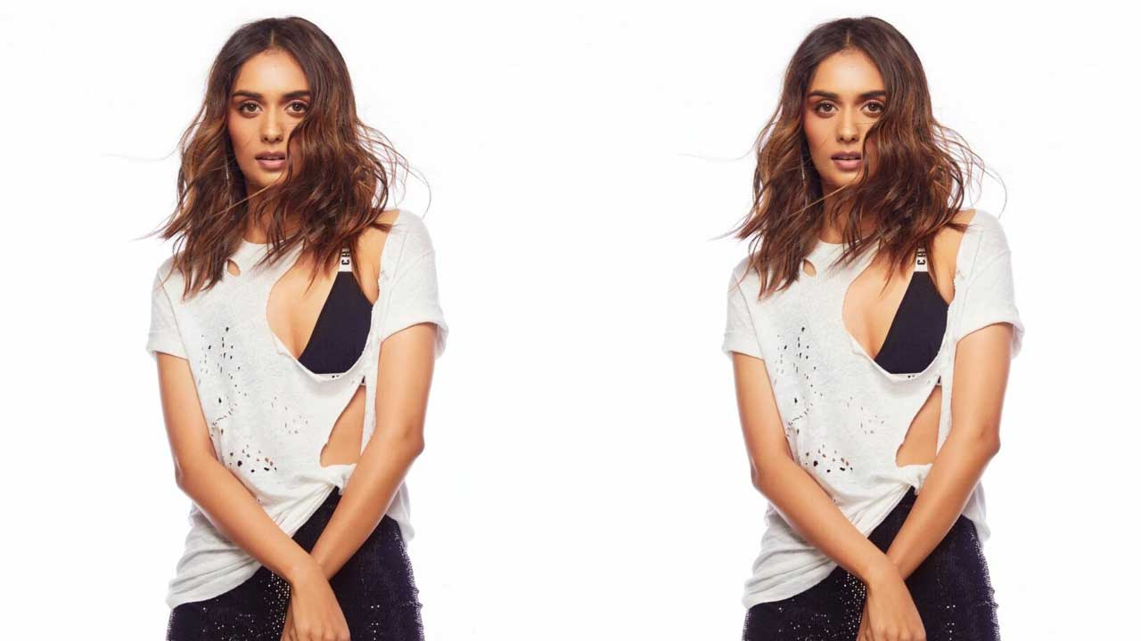 Manushi Chhillar: చిరిగిన డ్రెస్ లో విశ్వసుందరి సెగలు పుట్టిస్తుందే..