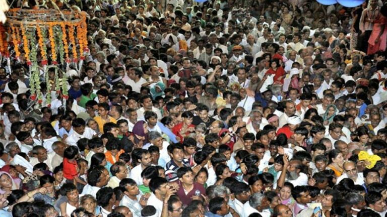 Janmashtami: జన్మాష్టమి వేడుకల్లో అపశ్రుతి.. రద్దీ కారణంగా ఊపిరాడక ఇద్దరు మృతి