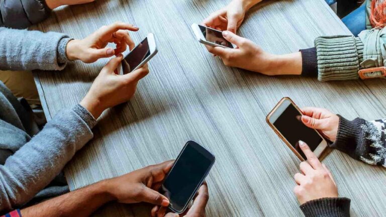 Mobile Usage: ఇండియాలో సగటున పెరిగిన మొబైల్ వినియోగం.. ఎక్కువమంది చూసేవి ఏంటంటే?