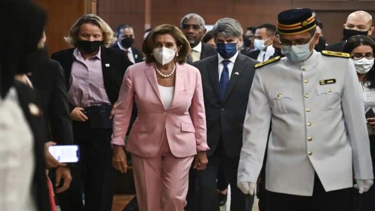 Nancy Pelosi: తైవాన్‌లో అడుగుపెట్టిన నాన్సీ పెలోసీ.. చైనా హెచ్చరిక బేఖాతరు