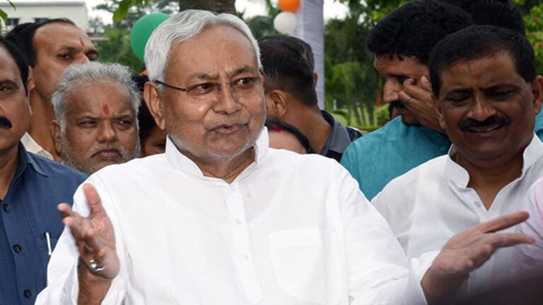 Nitish Kumar: బిహార్ యువతకు వజ్రోత్సవ కానుక.. 10లక్షలు ఉద్యోగాలిస్తామని సీఎం హామీ