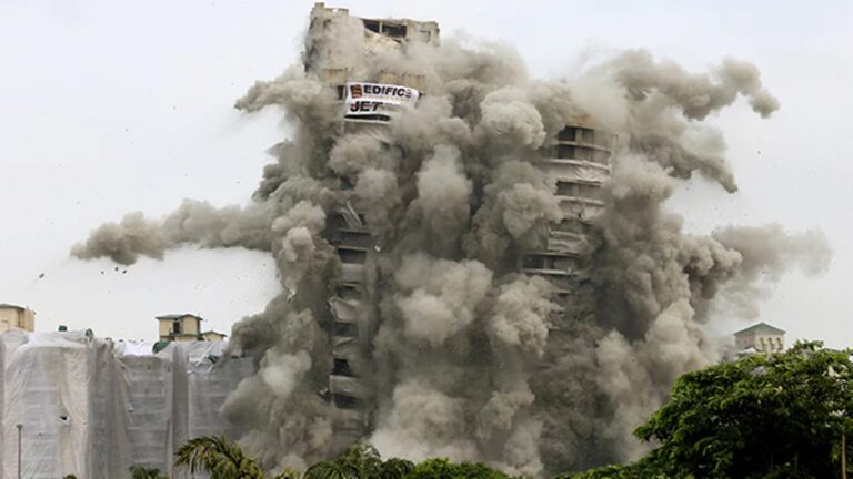 Twin Towers Demolition: 9 సెకన్లలో ముగిసిన తొమ్మిదేళ్ల సుదీర్ఘ యుద్ధం.. కూల్చేశారు కానీ..