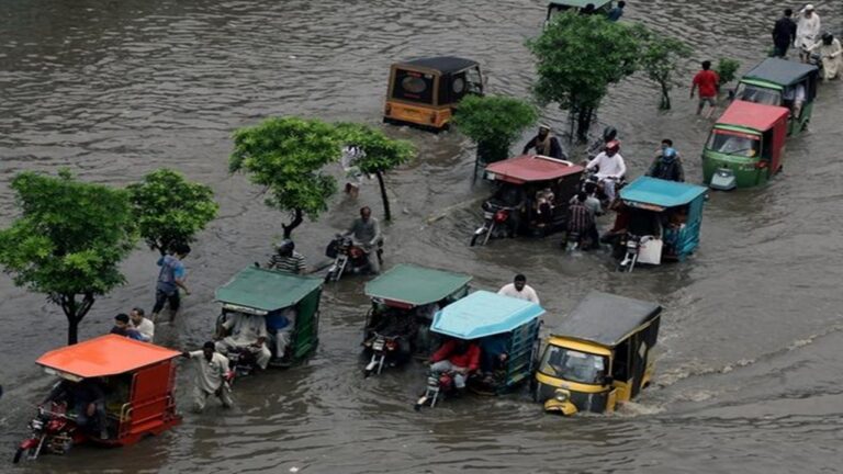 Pakistan: పాకిస్థాన్‌లో వరదల బీభత్సం.. ఇప్పటి వరకు 1,033 మంది మృత్యువాత