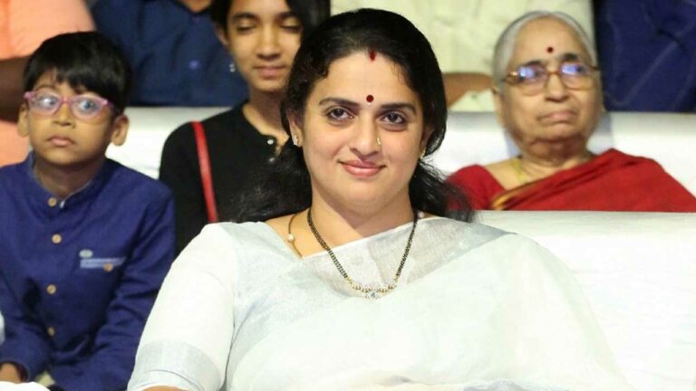 Pavitra Lokesh: పవిత్రా లోకేష్ కు ఘోర అవమానం.. సెట్ లో స్టార్ హీరో ఆ విధంగా..?