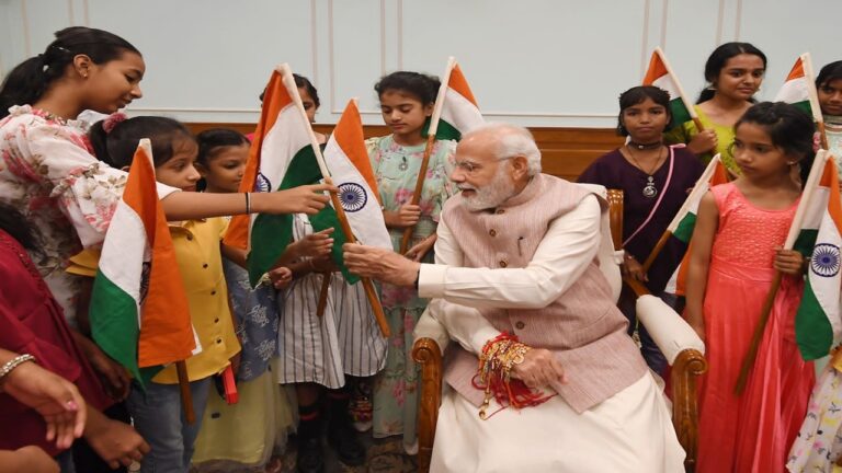PM Narendra Modi: చిన్నారులతో ప్రధాని మోడీ రక్షాబంధన్‌  వేడుకలు.. వారంతా ఎవరంటే?