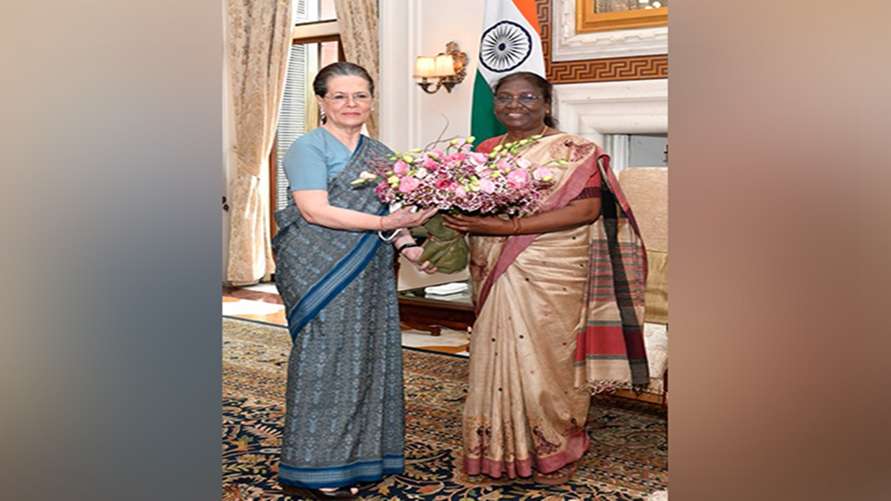 President Droupadi Murmu: రాష్ట్రపతి ద్రౌపది ముర్ముతో సోనియా గాంధీ భేటీ