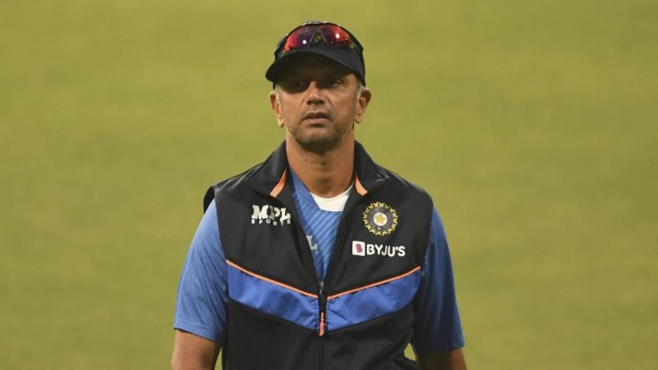 Team India: టీమిండియా కోచ్ రాహుల్ ద్రవిడ్‌కు కరోనా.. ఆసియా కప్‌కు దూరం?