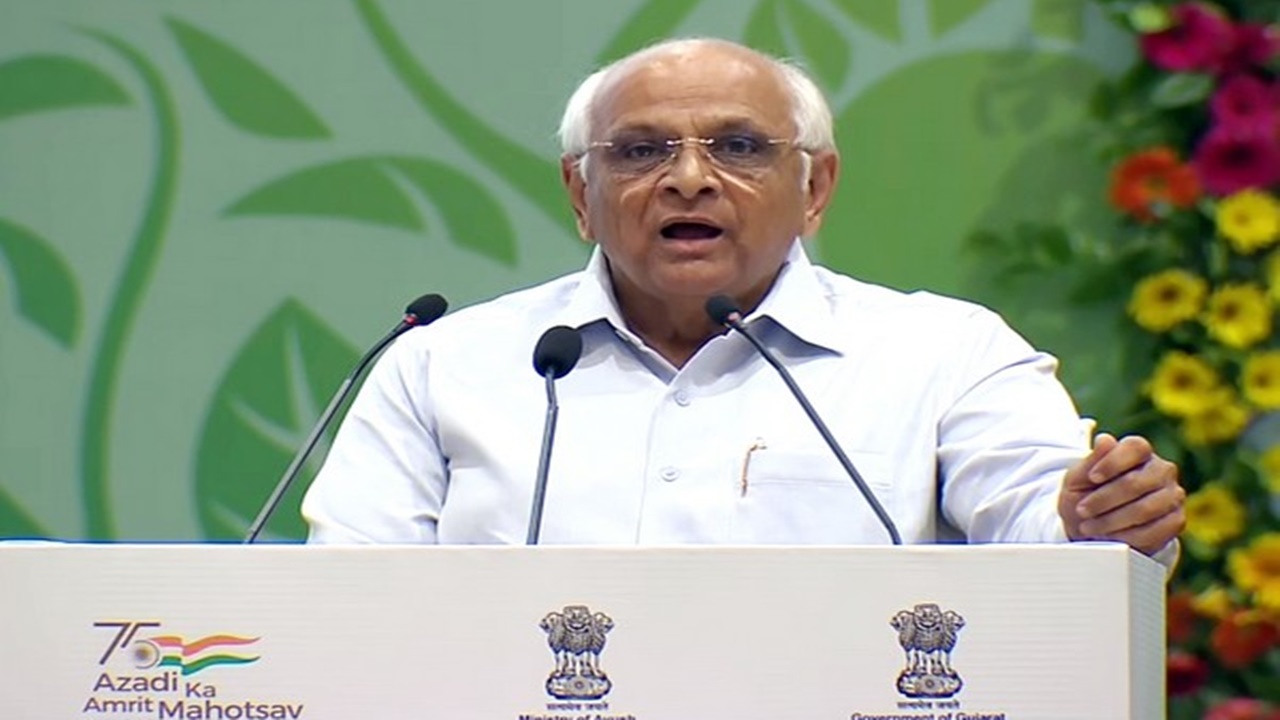 Gujarat: గుజరాత్ మంత్రివర్గంలో భారీ మార్పు.. వారిని ఆ శాఖల నుంచి తొలగింపు