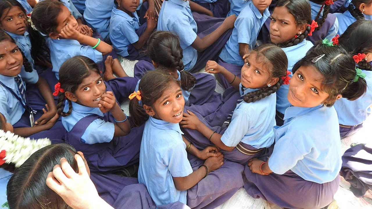 Schools Bandh: విద్యార్థులకు అలర్ట్.. నేడు తెలుగు రాష్ట్రాలలో స్కూళ్లు, కాలేజీలు బంద్