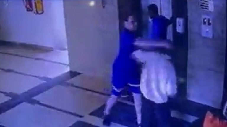 Lift Fight : సాయానికి పోతే పాపం ఎదురైందంట.. ఇదే మరీ..!