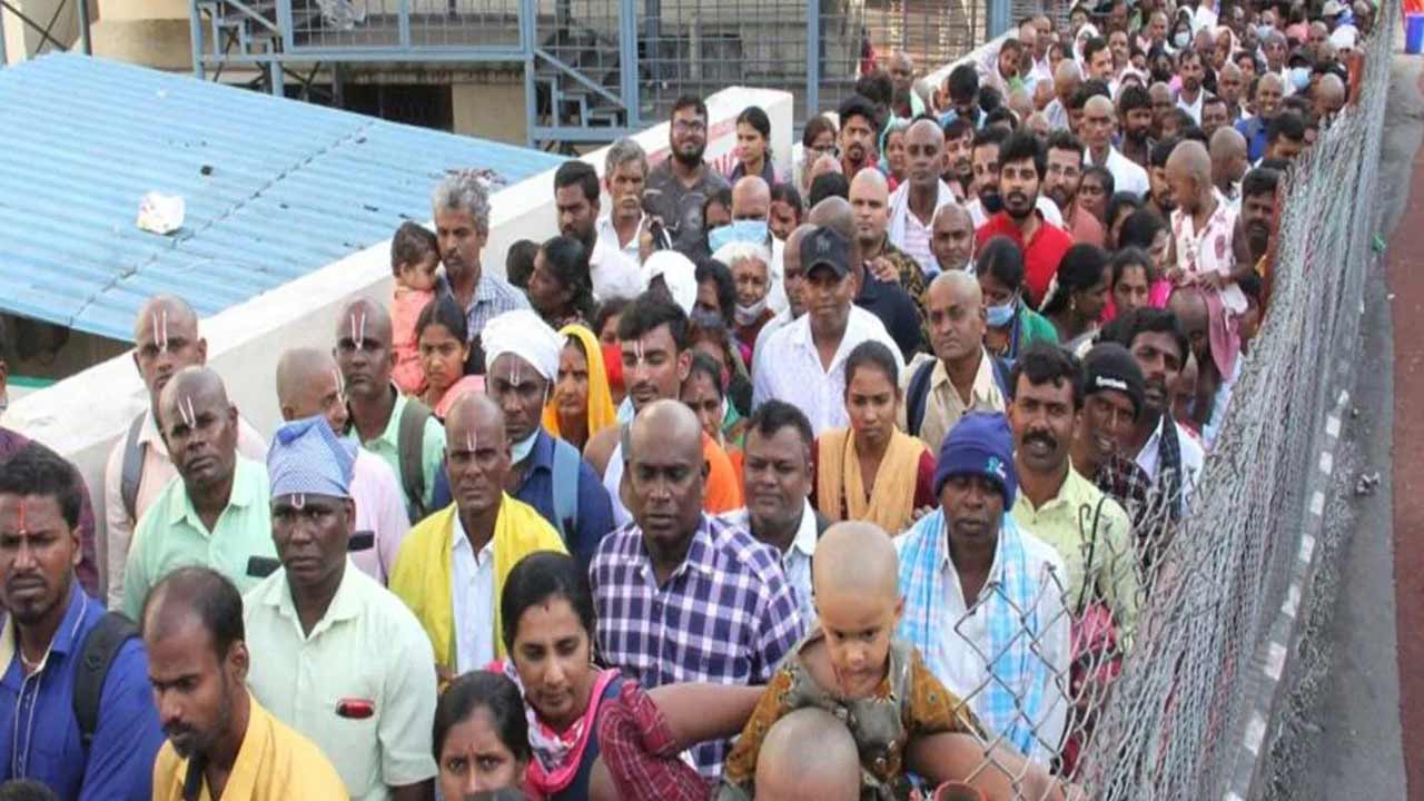 Tirumala Rush: తిరుమలలో భారీగా పెరిగిన భక్తుల రద్దీ.. ఈనెల 21 వరకు బ్రేక్ దర్శనాలు రద్దు