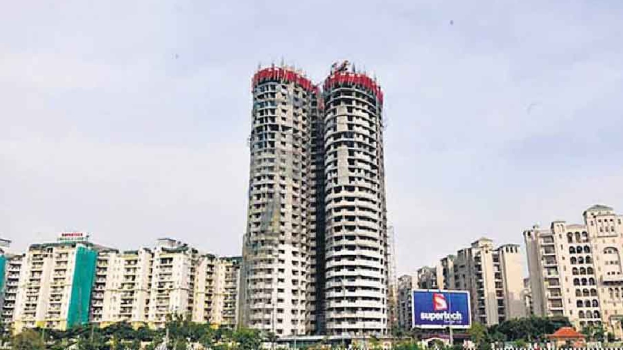 Noida Twin Towers: ‘అమాంతం నీరు కిందికి దుమికినట్లు భవనాలు కుప్పకూలుతాయి’