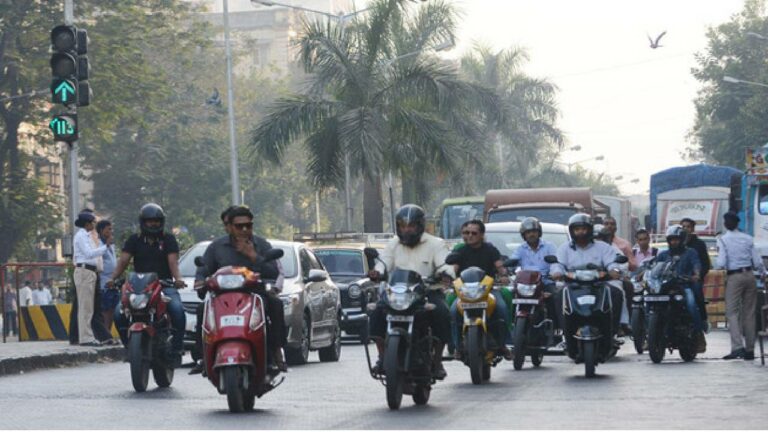Two And Four-Wheelers In India: దేశంలో టూవీలర్లు, ఫోర్ వీలర్ల సంఖ్య ఎంతో తెలుసా..?