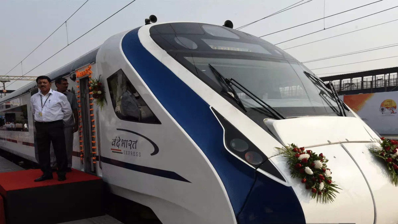 VandeBharat Train Speed: వందే భారత్ రైలు ఘనత.. గంటకు 180 కి.మీ వేగం