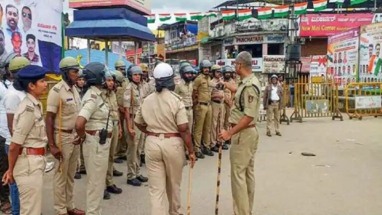 Veer Savarkar vs Tipu Sultan Poster row: కర్ణాటకలో ఉద్రిక్తంగా వీర్ సావర్కర్ వర్సెస్ టిప్పు సుల్తాన్ వివాదం