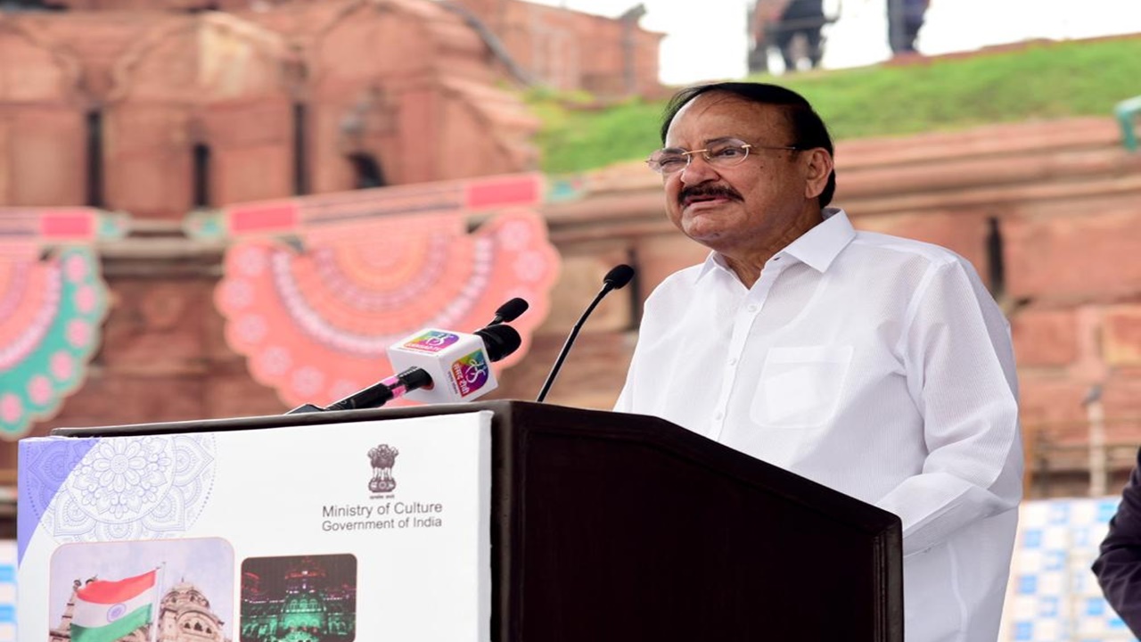 Venkaiah Naidu: మువ్వన్నెల స్ఫూర్తిని క్షేత్రస్థాయికి చేర్చండి.. ఎంపీలు, మంత్రులకు ఉపరాష్ట్రపతి సూచన