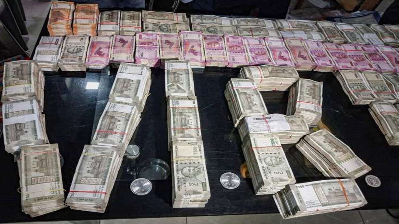 Vigilance Raids: ఇంజినీర్ ఇంటిపై విజిలెన్స్‌ దాడులు.. గుట్టలుగా బయటపడిన నోట్ల కట్టలు