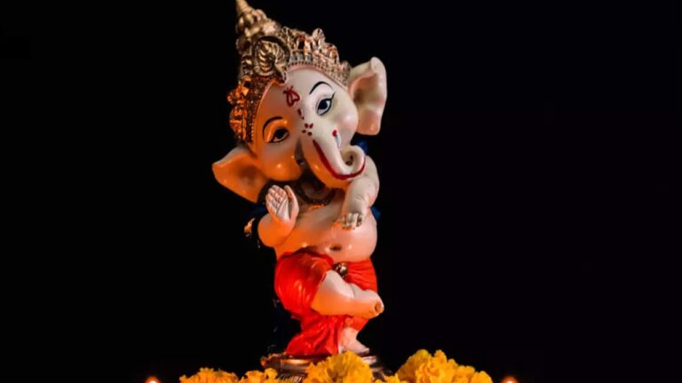 Ganesh Chaturthi: వినాయకచవితి నాడు చంద్రుడిని ఎందుకు చూడకూడదు?