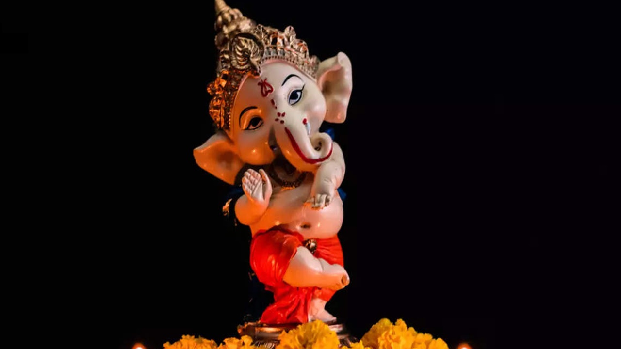 Ganesh Chaturthi: వినాయకచవితి నాడు చంద్రుడిని ఎందుకు చూడకూడదు?