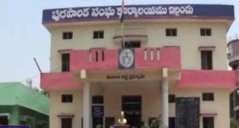Yellandu Municipality Controversy: మునిసిపల్ కౌన్సిల్ భేటీలో రగడ