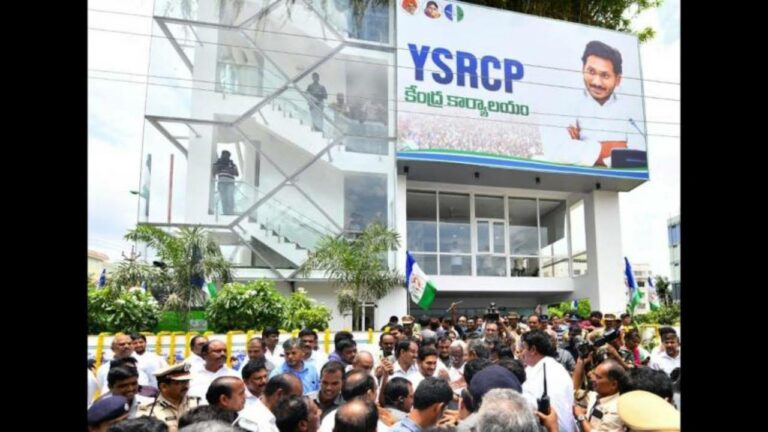 Adivasi Divas: వైసీపీ కార్యాలయంలో ఘనంగా ఆదివాసీ దినోత్సవం