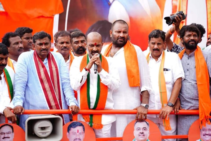 Bandi Sanjay: దళితుల ముసుగులో పాదయాత్ర అడ్డుకునే కుట్ర