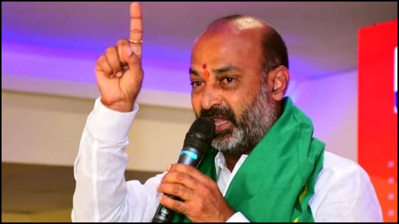 Bandi Sanjay: కేంద్రం నిధులతోనే తెలంగాణలో అభివృద్ధి జరుగుతోంది