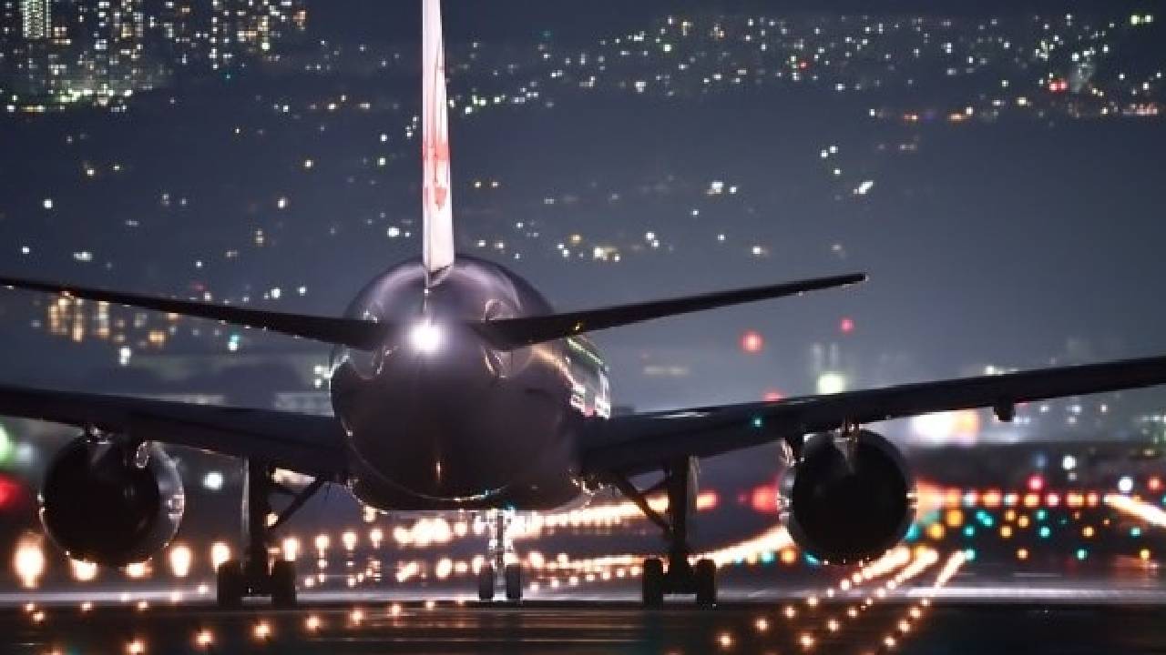 New Delhi: మలేషియన్ ఎయిర్‌లైన్స్‌ విమానానికి బాంబు బెదిరింపు