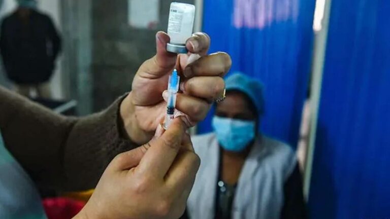 Booster Dose: బూస్టర్‌ డోస్‌పై కేంద్రం కీలక సూచనలు..