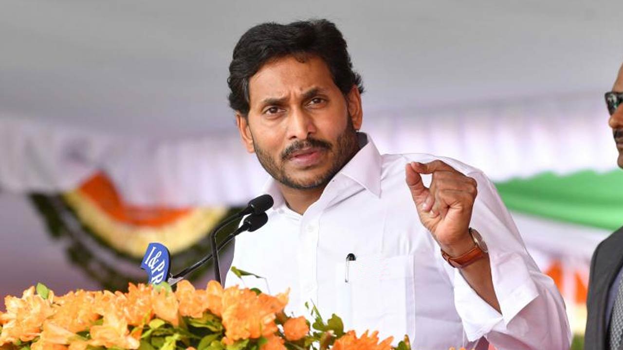 CM Jagan : కమీషన్ల కోసం కక్కుర్తిపడి తనవాళ్లకు కాంట్రాక్టులు ఇచ్చాడు