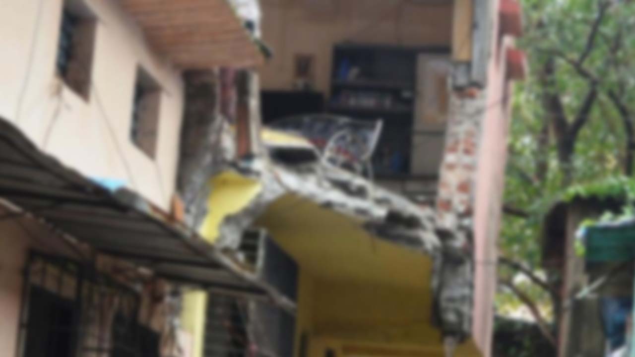 Collapsed House Roof: కూలిన ఇంటి పైకప్పు.. 10 మందిలో 9 మంది చిన్న పిల్లలే..