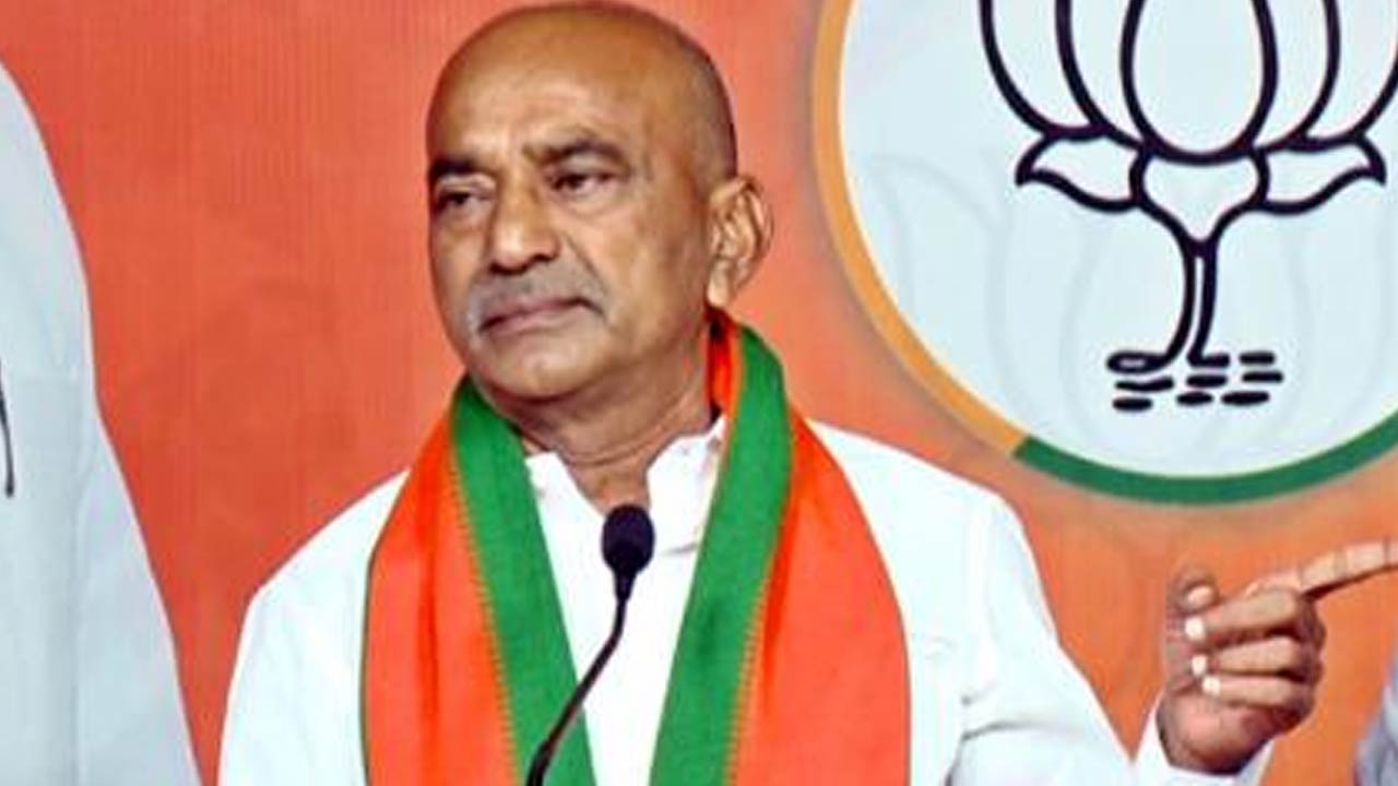 Etela Rajender: కేసీఆర్‌ను సభకు రాకుండా చేసే బాధ్యత నాదే.. ఈ ప్రభుత్వం ఫీజు పీకాల్సిందే..!