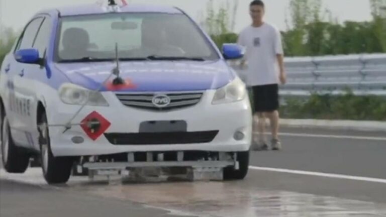 Flying Cars: ఎగిరే కార్లు వస్తున్నాయి.. విజయవంతంగా పరీక్షించిన చైనా..