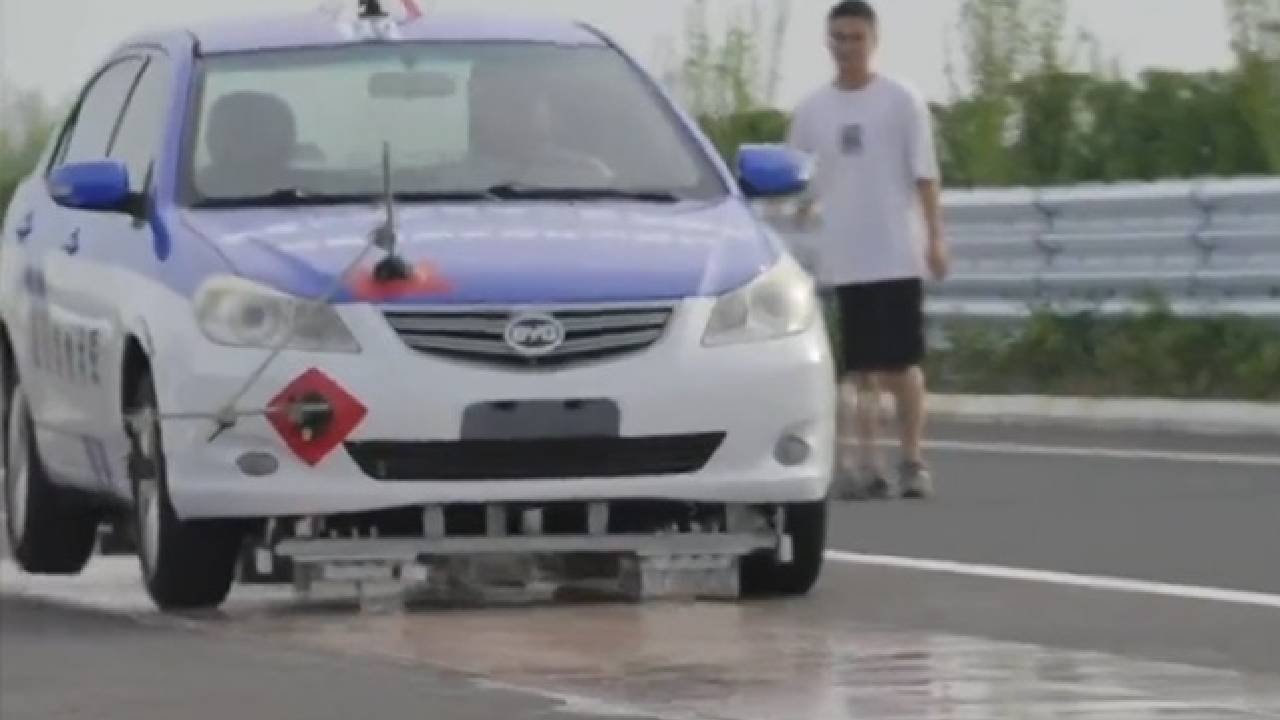 Flying Cars: ఎగిరే కార్లు వస్తున్నాయి.. విజయవంతంగా పరీక్షించిన చైనా..