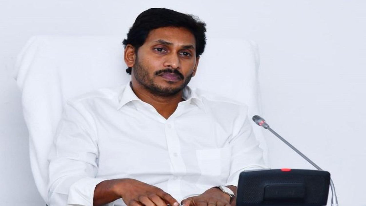 Review On ACB Cases: ఏసీబీ కేసులపై జగన్ కీలక నిర్ణయం