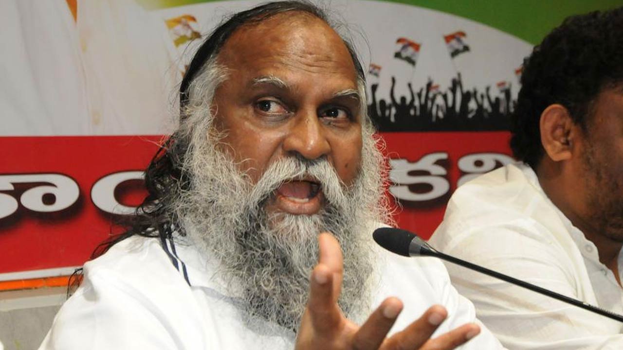 Jagga Reddy : సమాధానాలు చెప్పలేకే రాహుల్‌ టీ షర్ట్‌పై చర్చ..!