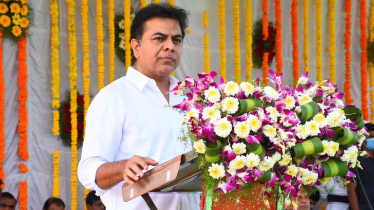 KTR counter to Amit Shah: అప్పట్లో పటేల్‌ విలీనం కోసం.. ఇప్పుడు అమిత్‌ షా విచ్ఛిన్నం కోసం వచ్చిండు