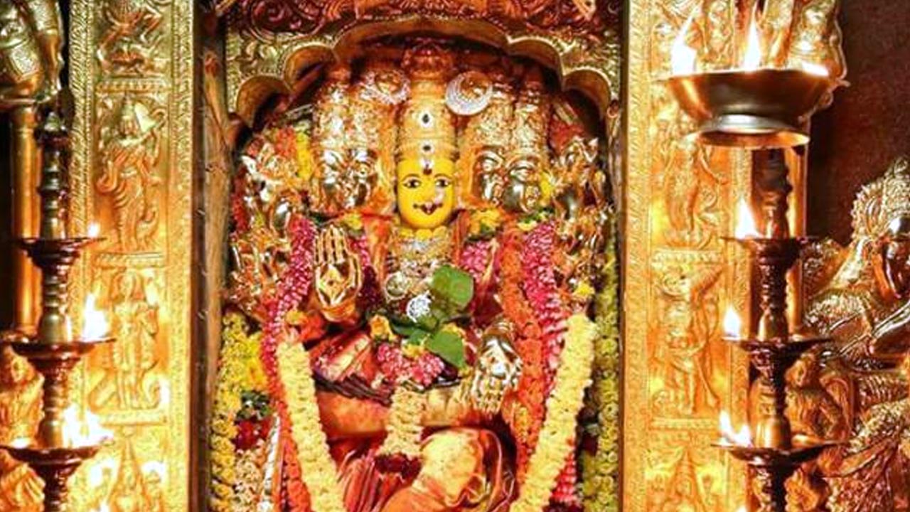 Indrakiladri : నేడు గాయత్రీదేవిగా అమ్మవారు దర్శనం